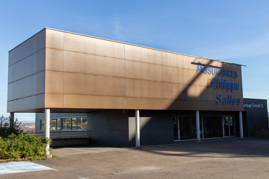 L'image représente les locaux de la société d'assurance Courtage Conseil 12, réalisés par Droit de cité Architectes.