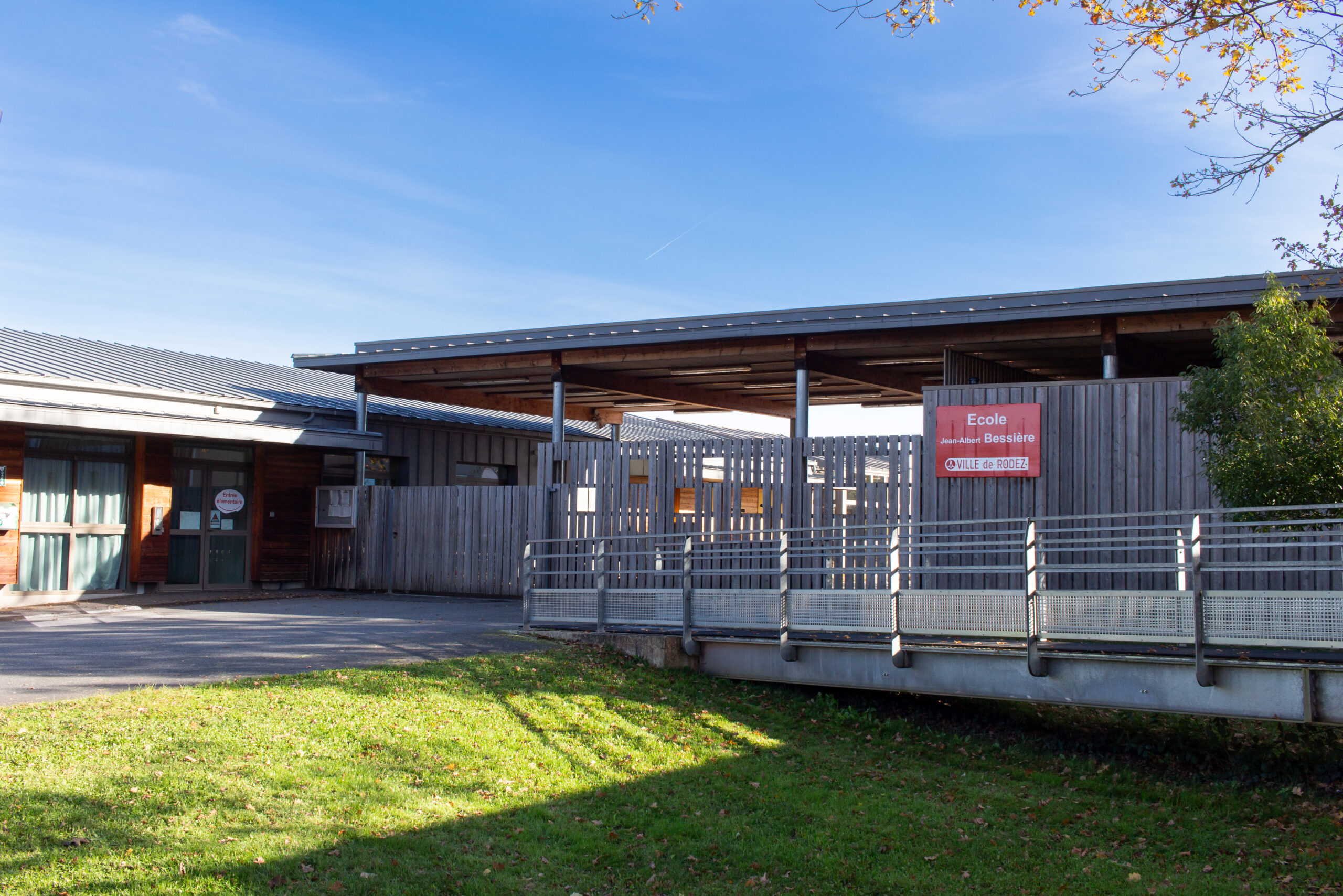 L'image représente l'école Saint-Félix (Rodez) réalisée par Droit de cité Architectes.