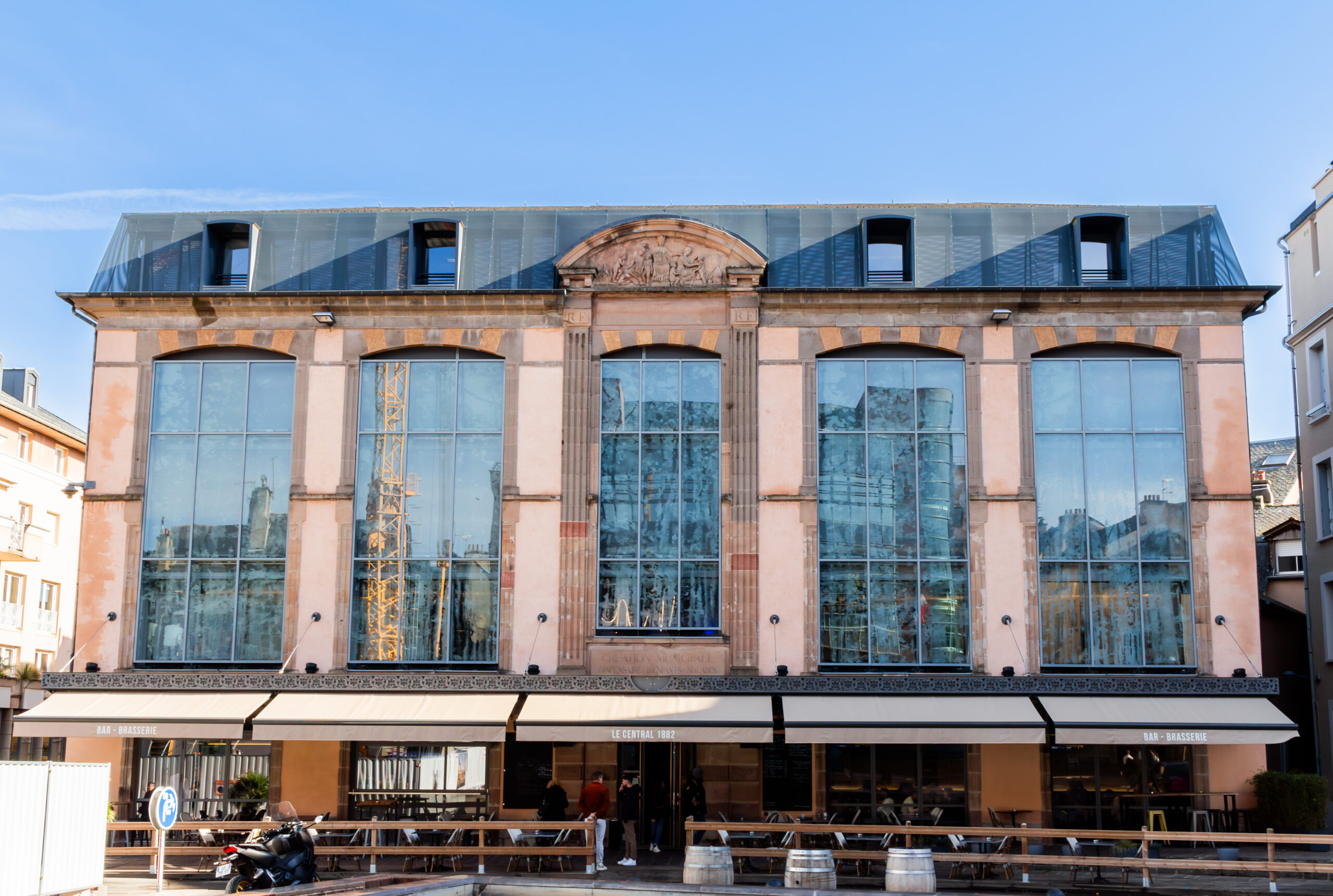 L'image représente les locaux du centre communal d'action sociale de Rodez, rénovés par Droit de cité Architectes.