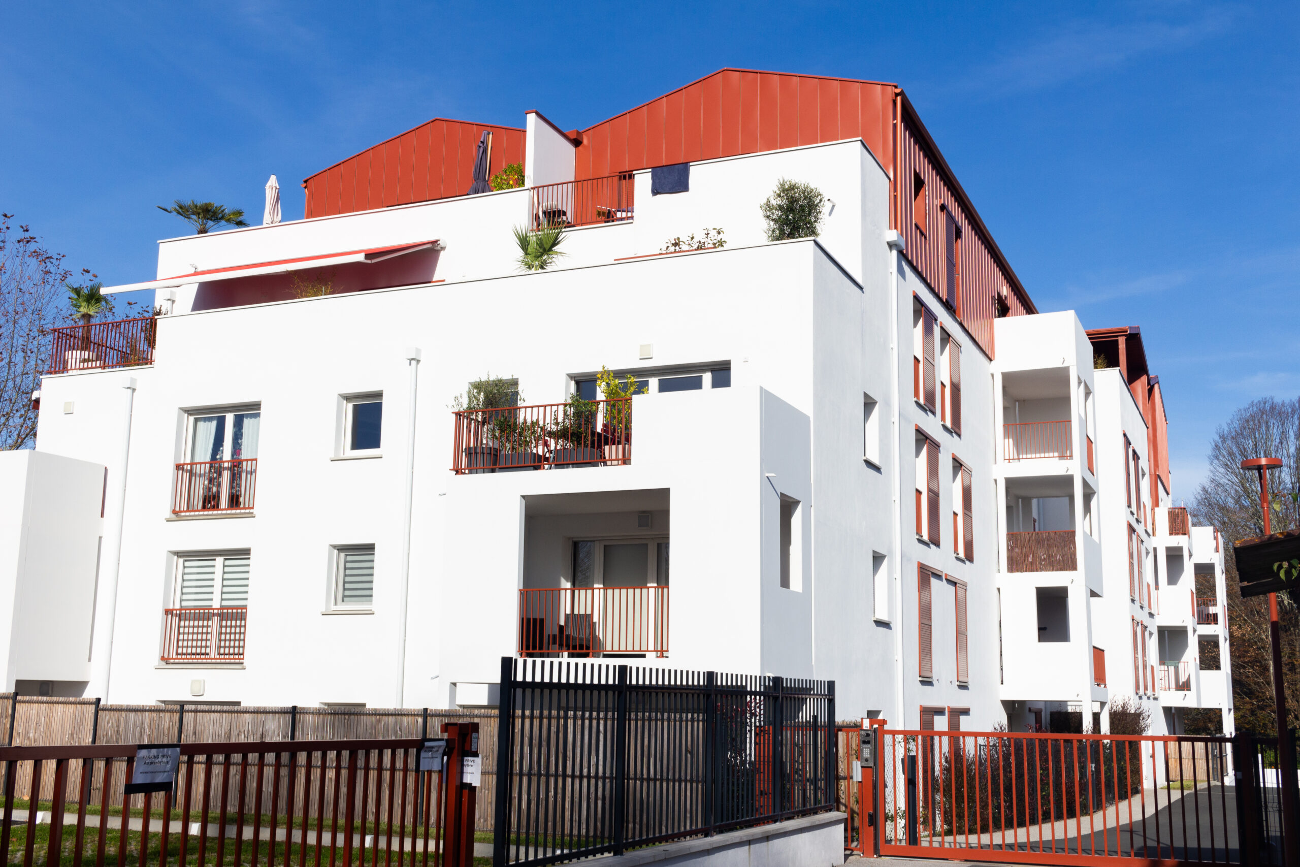 L'image représente la nouvelle résidence Villa Maria à Bayonne réalisée par Droit de cité Architectes.