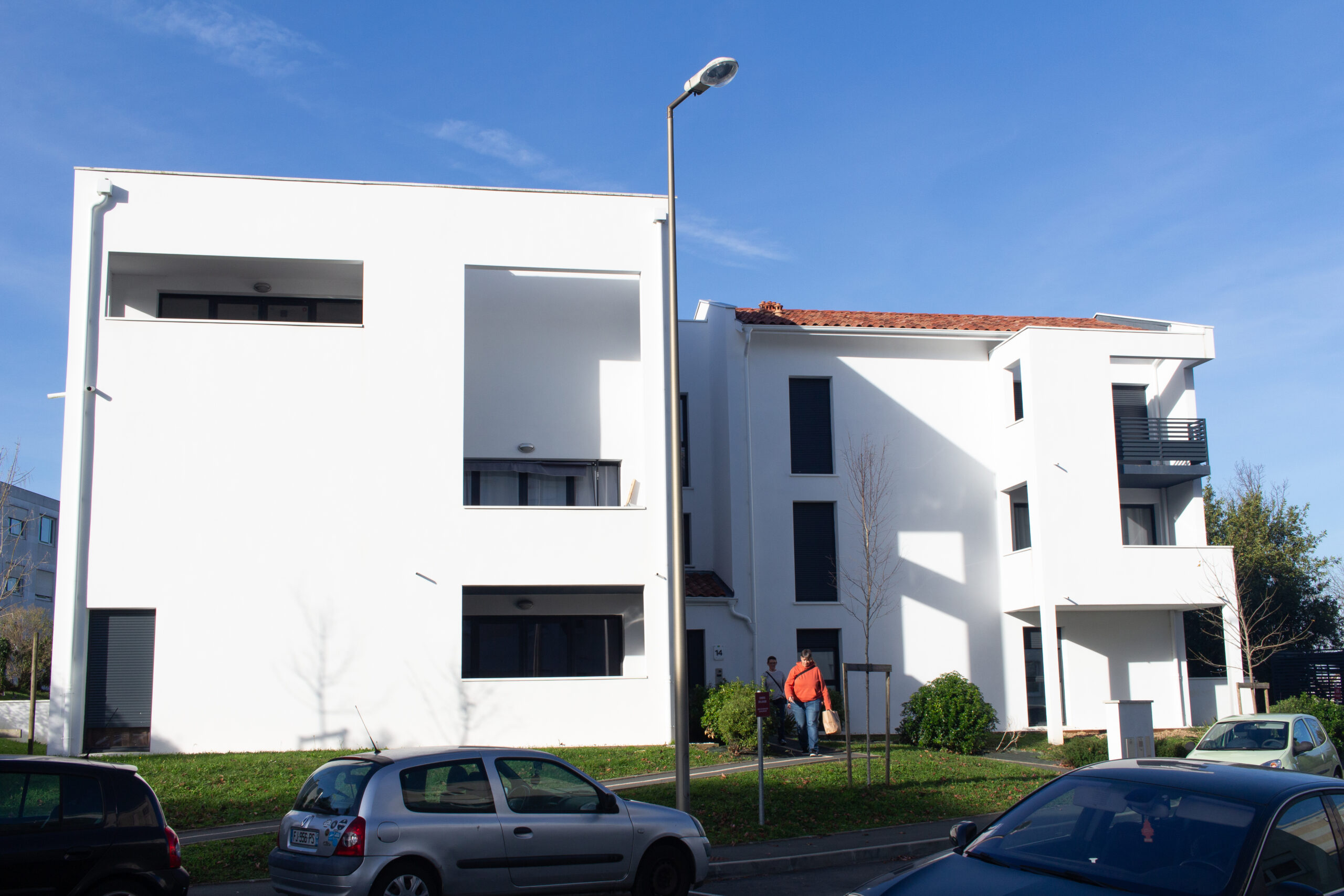 L'image représente la nouvelle résidence Eskola à Bayonne, réalisée par Droit de cité Architectes.